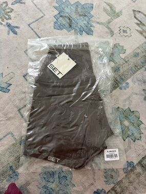 LIMITED EDITION SET High-Waist BREATHE SHORTS in Grain